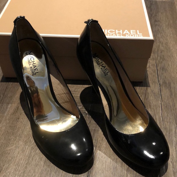 Micheal kors pumps - Picture 1 of 3